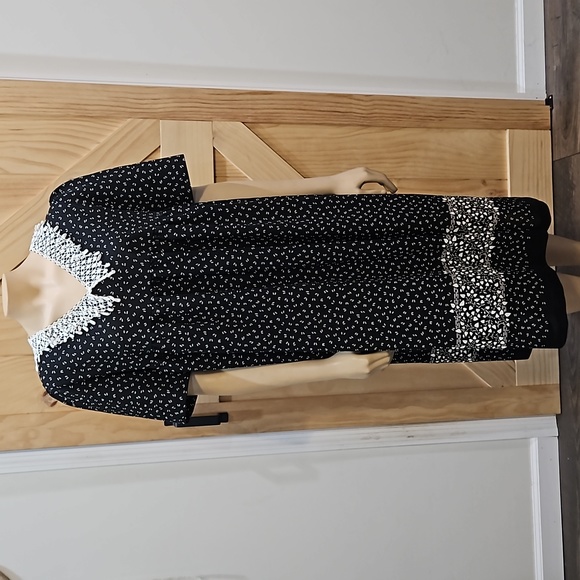 Vintage | Black & White Lace Detail House Dress | See Measurements - Picture 1 of 10